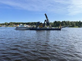 Vacker skärgård med båtar